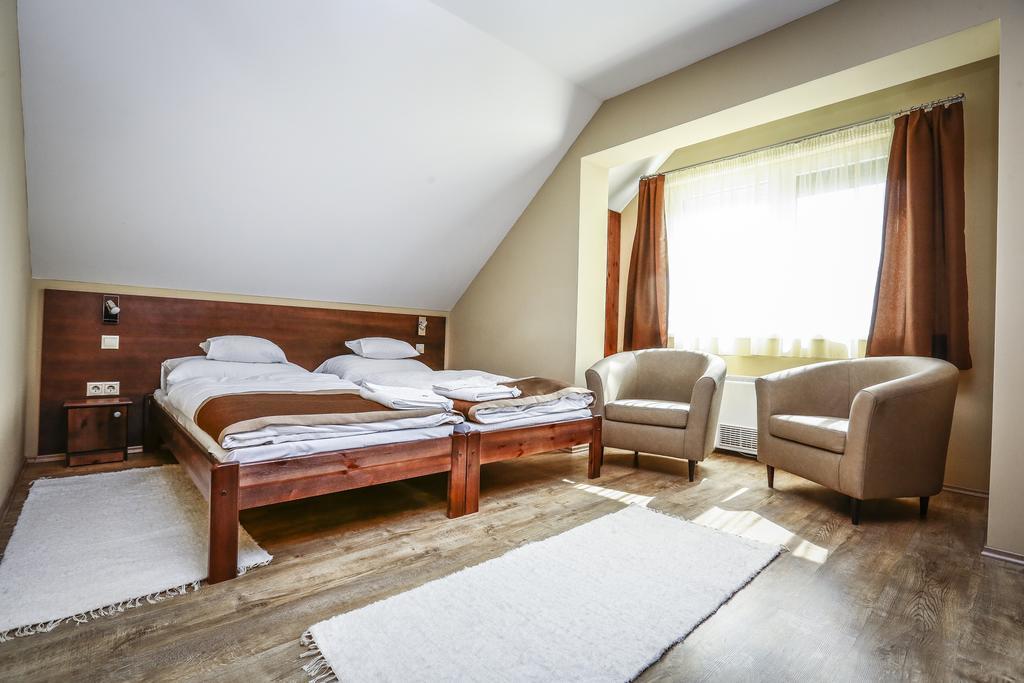 Granatalma Vendeghaz Hotell Fehérvárcsurgó Rum bild