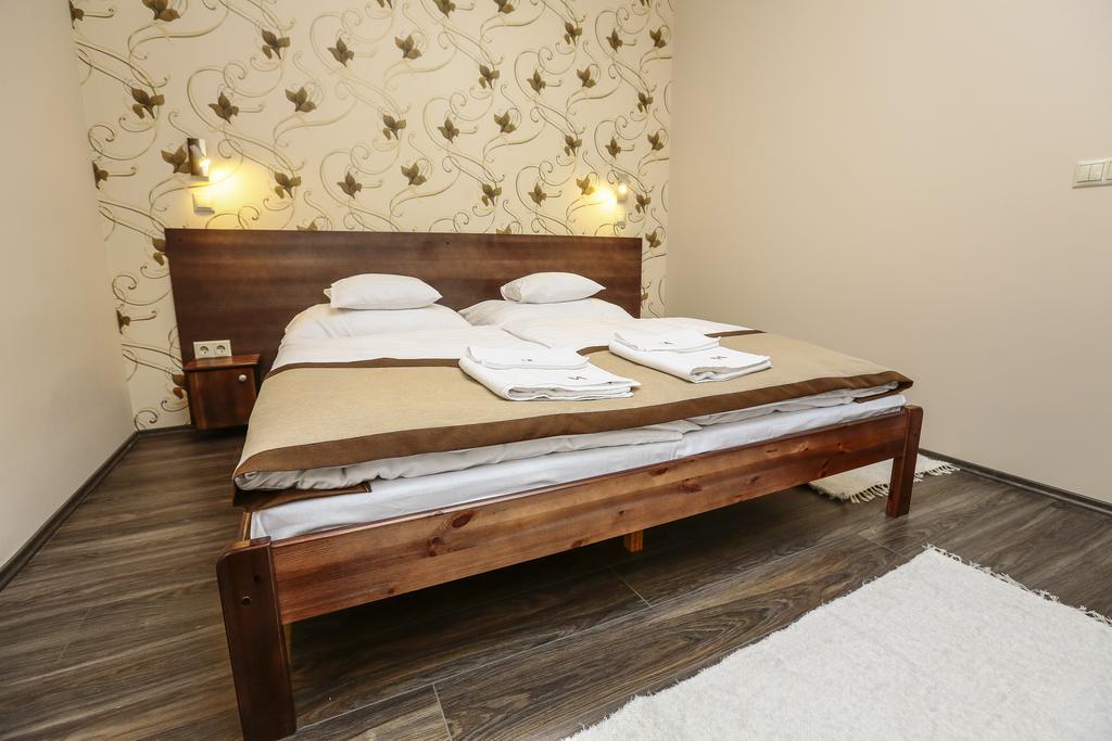 Granatalma Vendeghaz Hotell Fehérvárcsurgó Rum bild