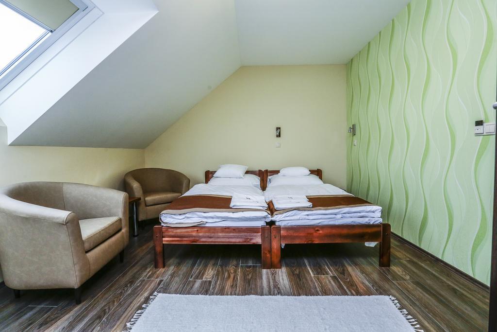Granatalma Vendeghaz Hotell Fehérvárcsurgó Rum bild